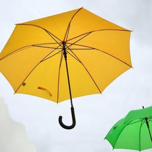 Le parapluie personnalisé : 5 bonnes raisons de le choisir comme cadeau d’entreprise