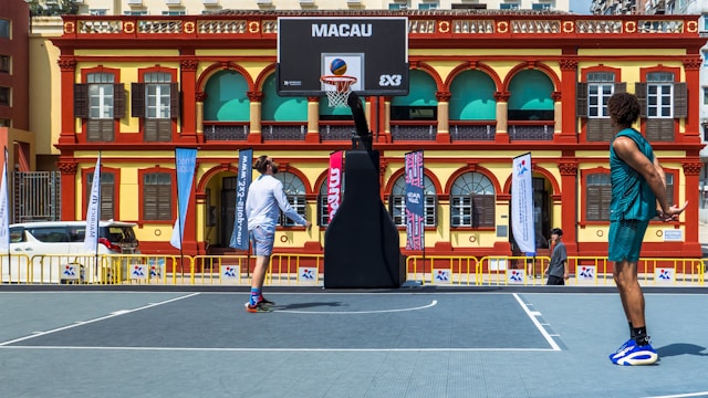 Les stratégies incontournables du basket de rue : astuces et techniques à adopter