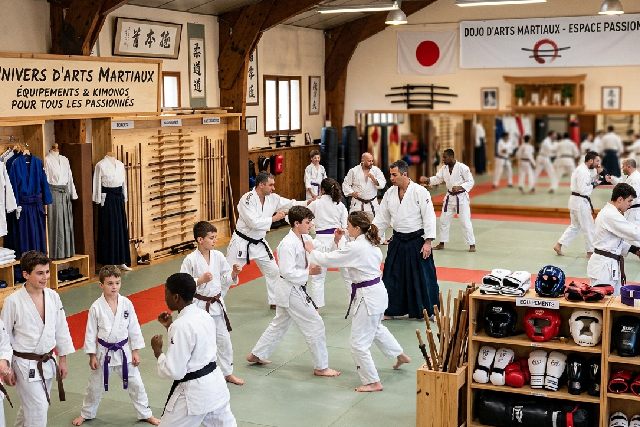 Découvrez kimonos et équipements d’arts martiaux en boutique combat