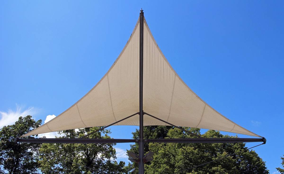 Terrasse mitoyenne : voile, canisse ou paravent ?